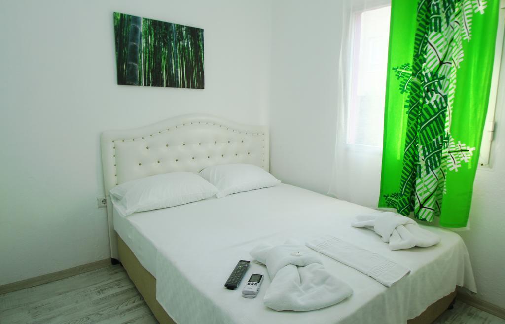 Fullmoon Rooms Cesme เซสเม ภายนอก รูปภาพ