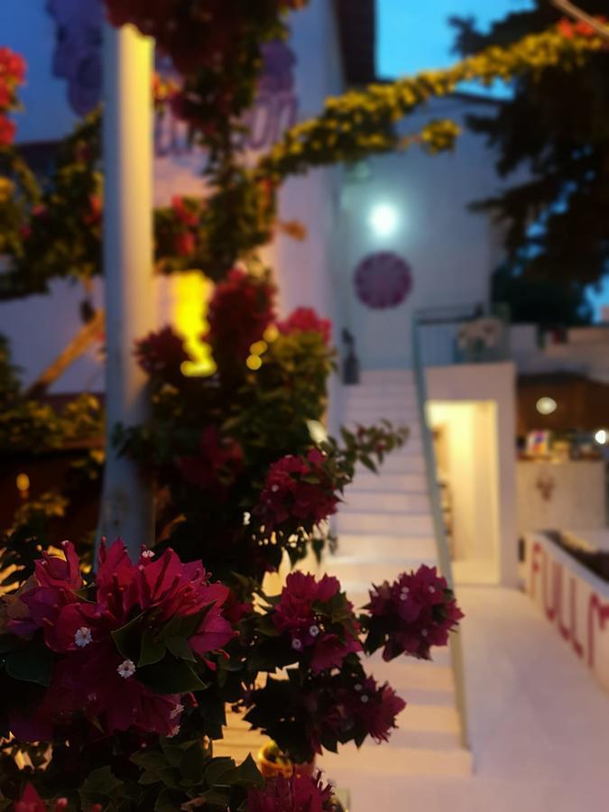 Fullmoon Rooms Cesme เซสเม ภายนอก รูปภาพ